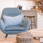 Huswell - Stylish Apartment With Terrace Near The Beach