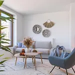 Huswell - Stylish Apartment With Terrace Near The Beach